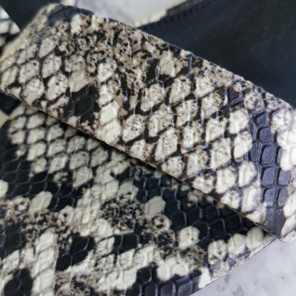 Vince Camuto Snake Print Embossed Open Toe Sandals size 8 - Picture 8 of 16
